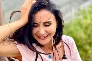 Çəkilişdə yıxıldı, ağır yaralandı