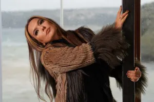 Küsülü olduğu Hadiseni müdafiə etdi