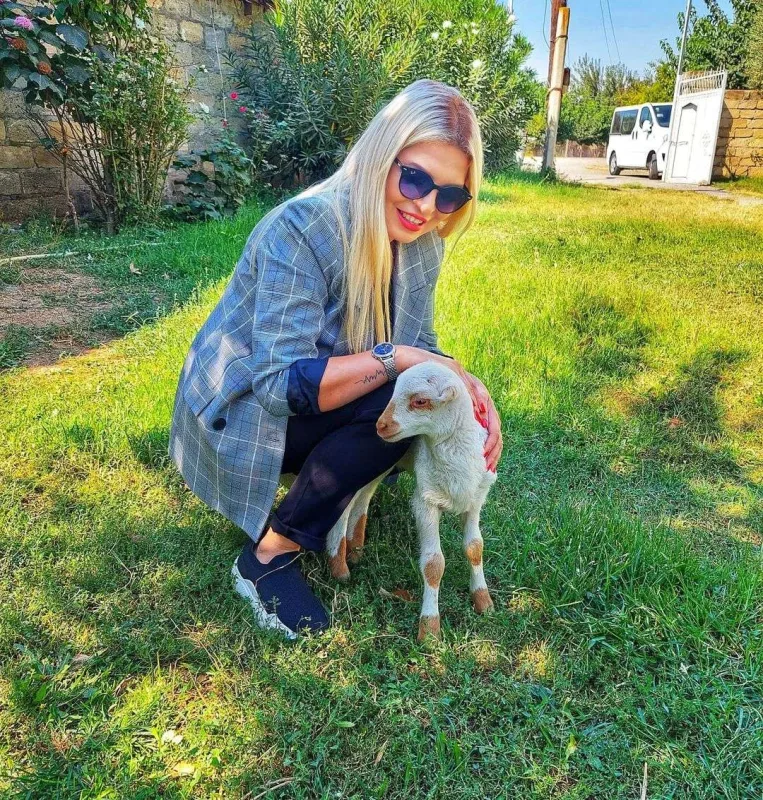 Xəzər TV Zümrüdün proqramını bağladı