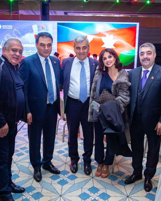 Zəfər Gününü onlarla qeyd etdi-FOTOLAR