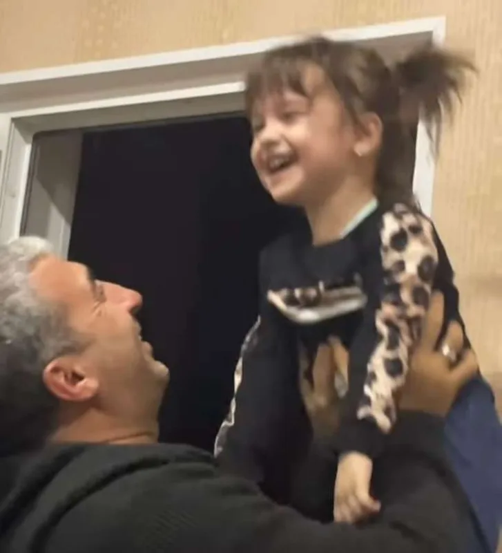 Əməkdar artistin nəvəsi ilə əyləncəli görüntüləri