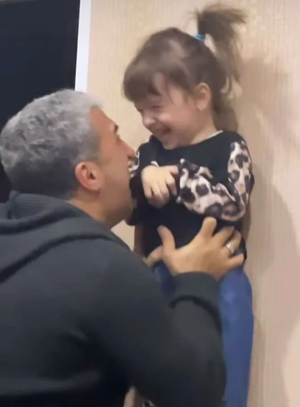 Əməkdar artistin nəvəsi ilə əyləncəli görüntüləri