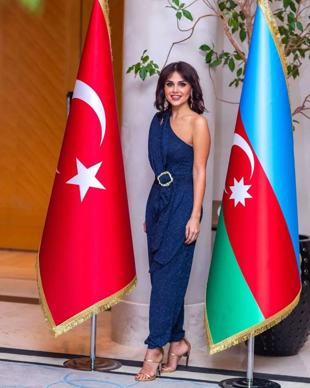 Günelin 36 manatlıq geyimi - FOTOLAR