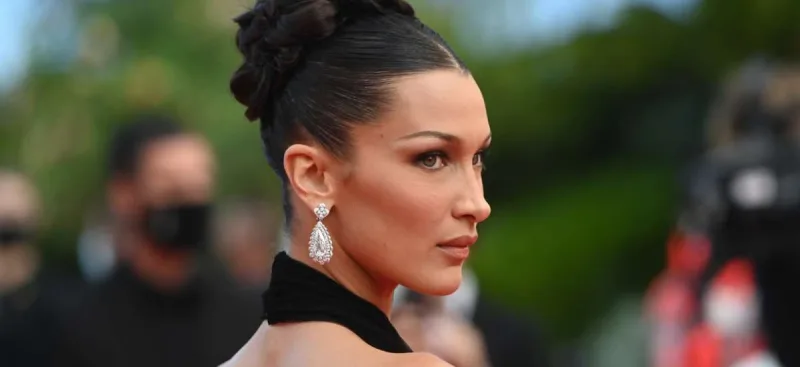 Ağlayarkən foto çəkdirdi, gündəm oldu