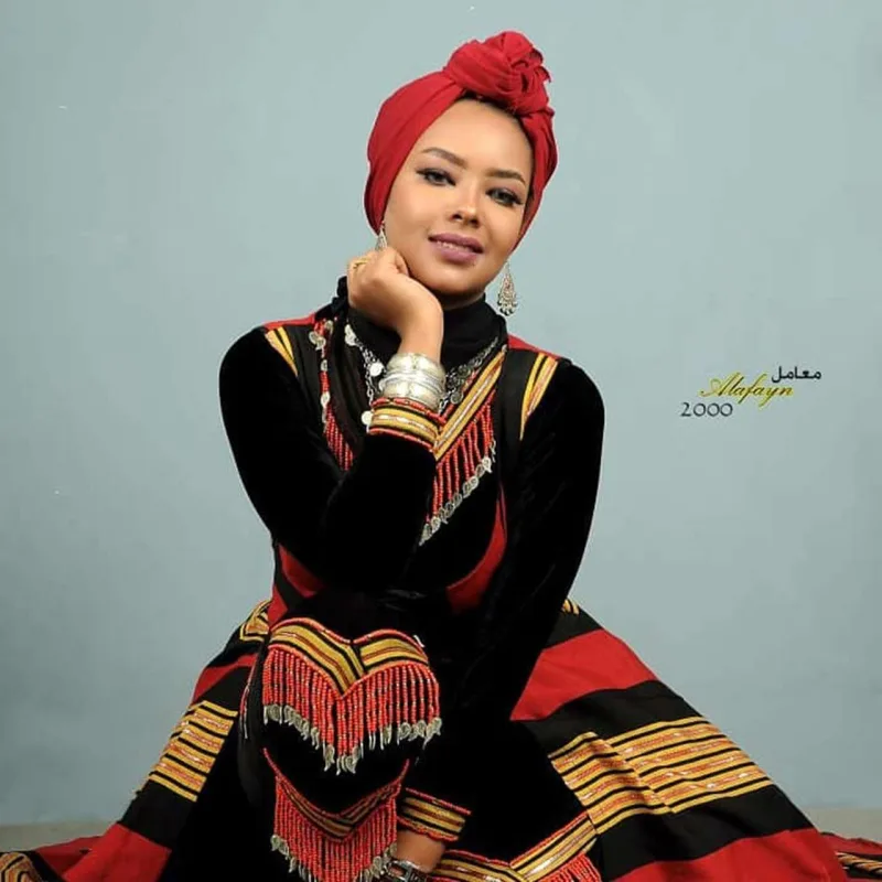 Hicabsız şəkil çəkdirdiyinə görə həbs edildi