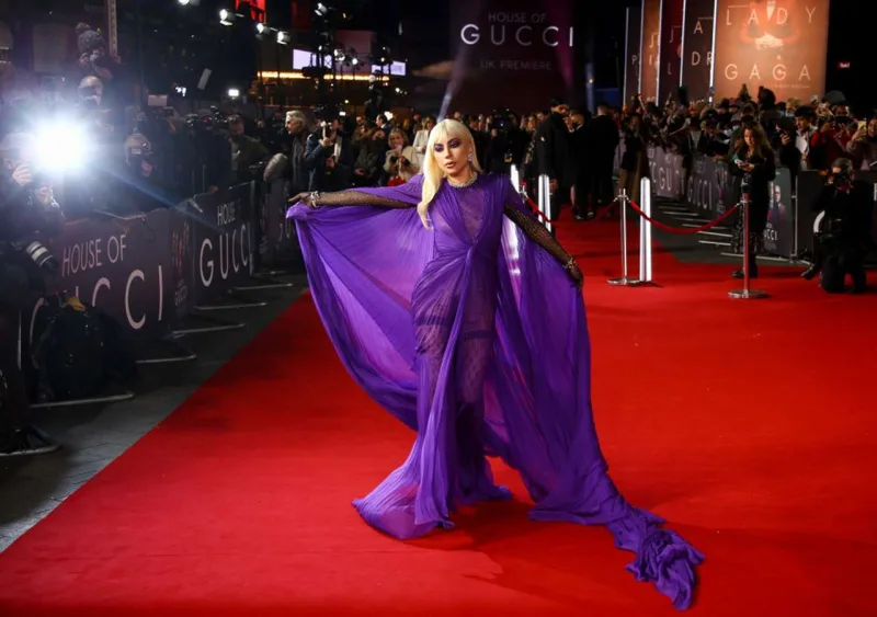 Geyimi ilə qala gecəsinə damğa vurdu