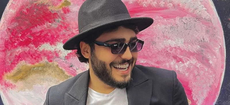 Gülü tutmaq üçün qonağı yerə yıxdı - VİDEO