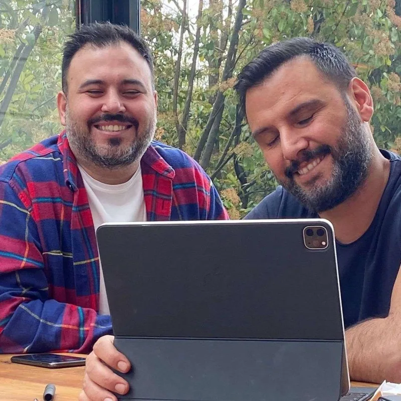 “Gülməkdən utanıram”