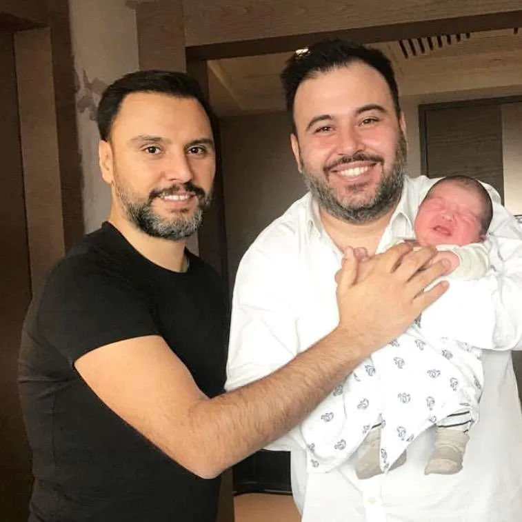 “Gülməkdən utanıram”