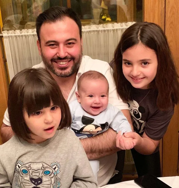 “Gülməkdən utanıram”