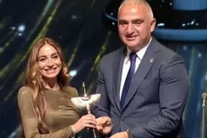 Arzu Əliyevaya Türkiyədə mükafat verildi - VİDEO