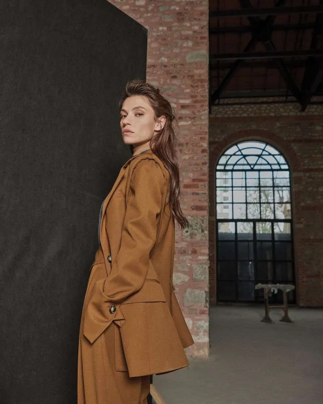 O da “Camdakı Kız”a gəldi