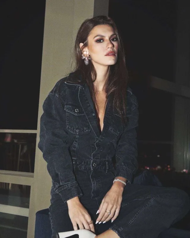 O da “Camdakı Kız”a gəldi