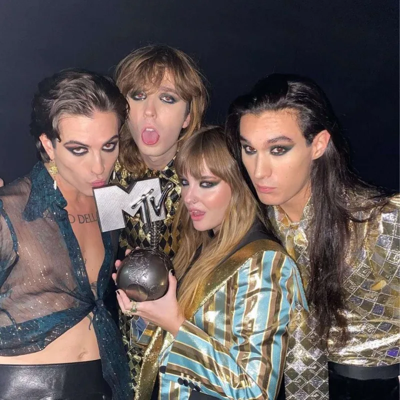 Mükafatlarından çox geyimləri müzakirə olundu - FOTOLAR