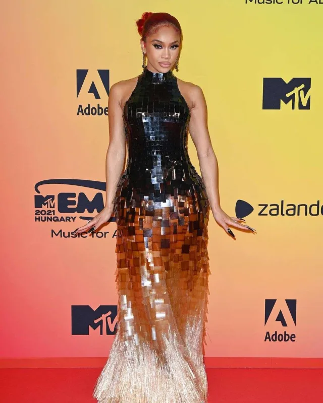 Mükafatlarından çox geyimləri müzakirə olundu - FOTOLAR