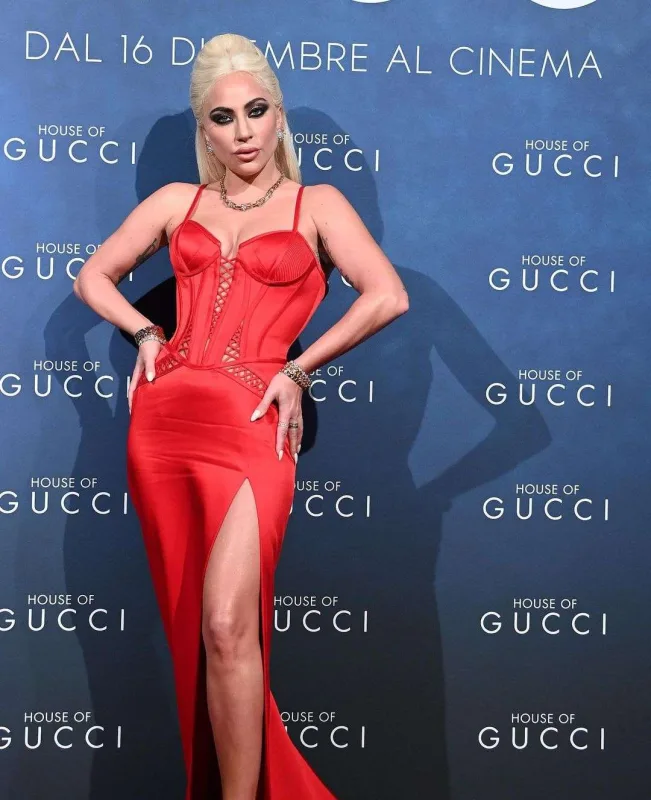 Milandakı qalada da diqqət çəkdi