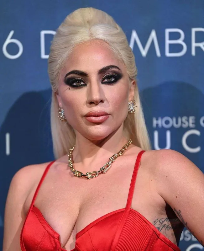 Milandakı qalada da diqqət çəkdi