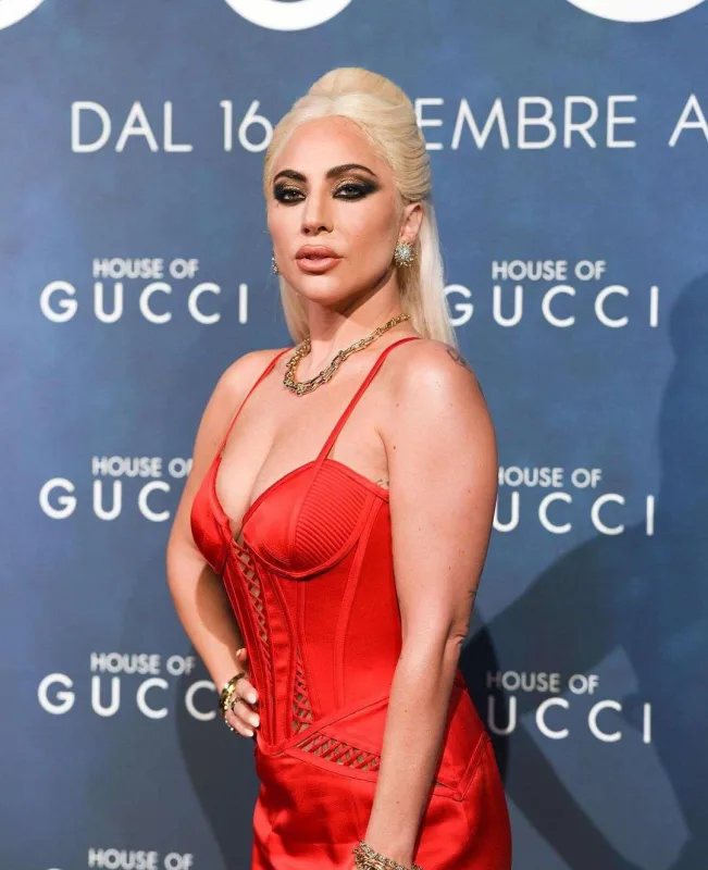 Milandakı qalada da diqqət çəkdi