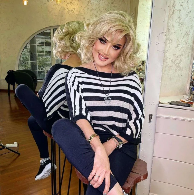 “Sevə-sevə ayrıldım” - Efirdə ağladı