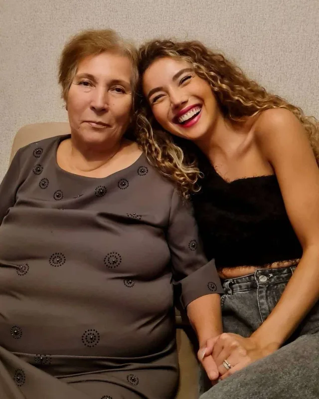 Üzel Kərimova çətin günlər keçirir