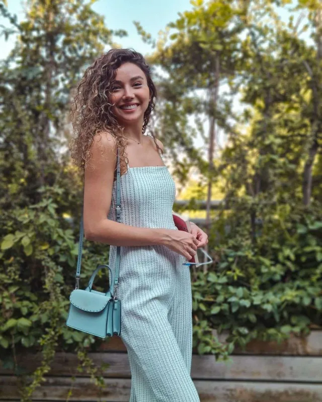 Üzel Kərimova çətin günlər keçirir