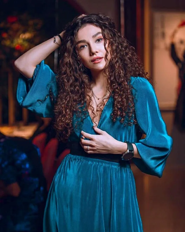 Üzel Kərimova çətin günlər keçirir