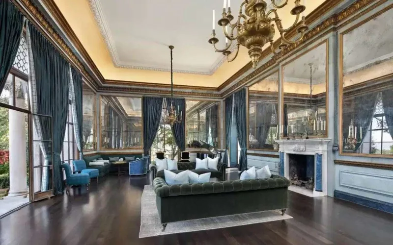 Sahib olduğu son evi də satdı - Fotolar