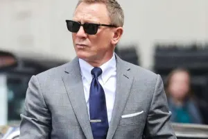 Bondun yaradıcısının “kodlu” qol düymələri satıldı