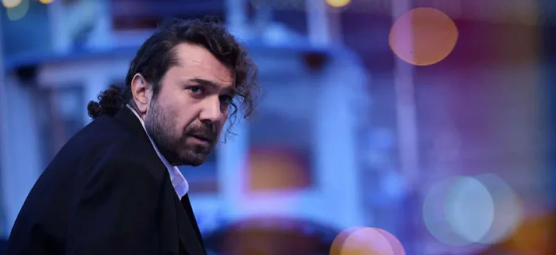 Pişiyini qurtarmaq üçün qabırğalarını sındırdı