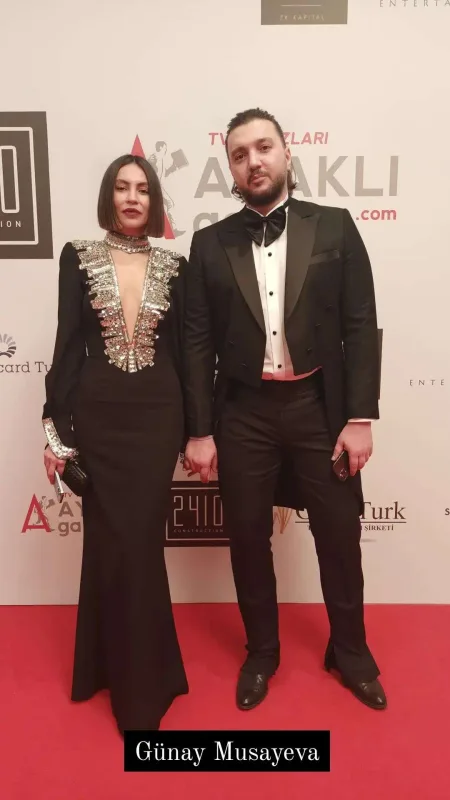 Mükafat gecəsinə Aygünün libası ilə qatıldı