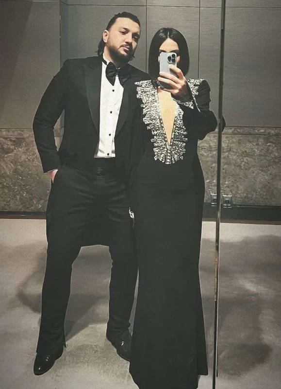 Mükafat gecəsinə Aygünün libası ilə qatıldı