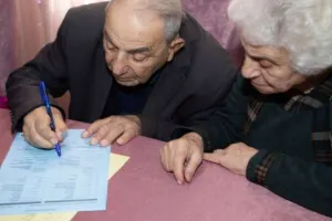 Birinin 87, digərinin 78 yaşı var- Bakıda evləndilər