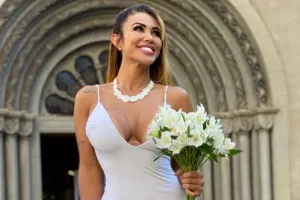 Özü ilə evlənən model boşandı