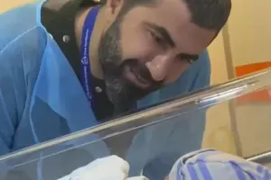 Zaurun oğlunu ilk dəfə gördüyü anlar - VİDEO