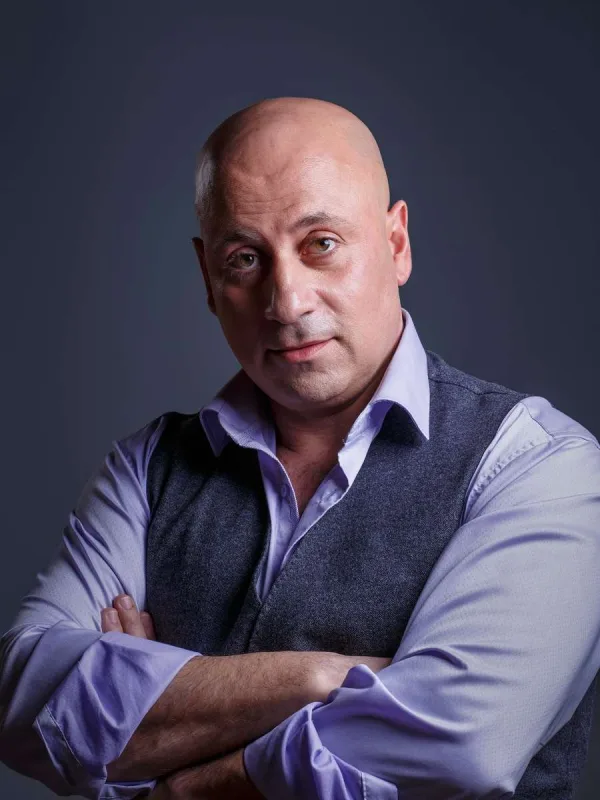 Əməkdar artist Rusiyada seriala çəkildi