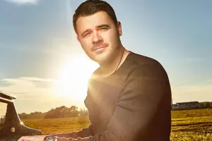 Emin ailə arxivindən fotolar paylaşdı