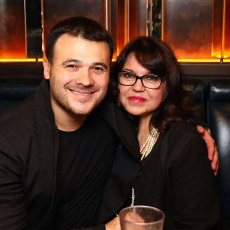 Emin ailə arxivindən fotolar paylaşdı