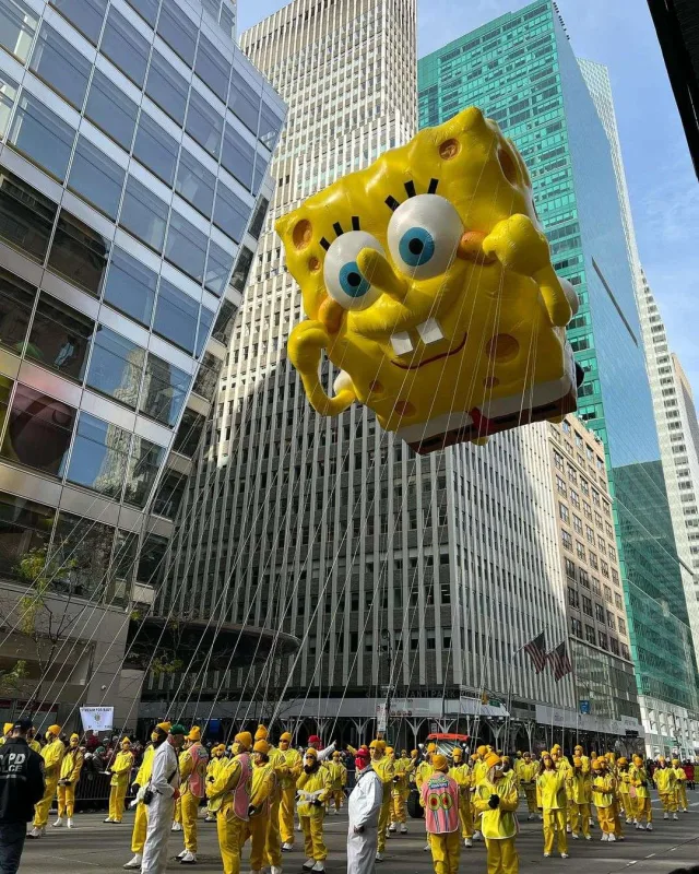 Nyu-Yorkdakı rəngarəng görüntülər hər kəsi meydana yığdı