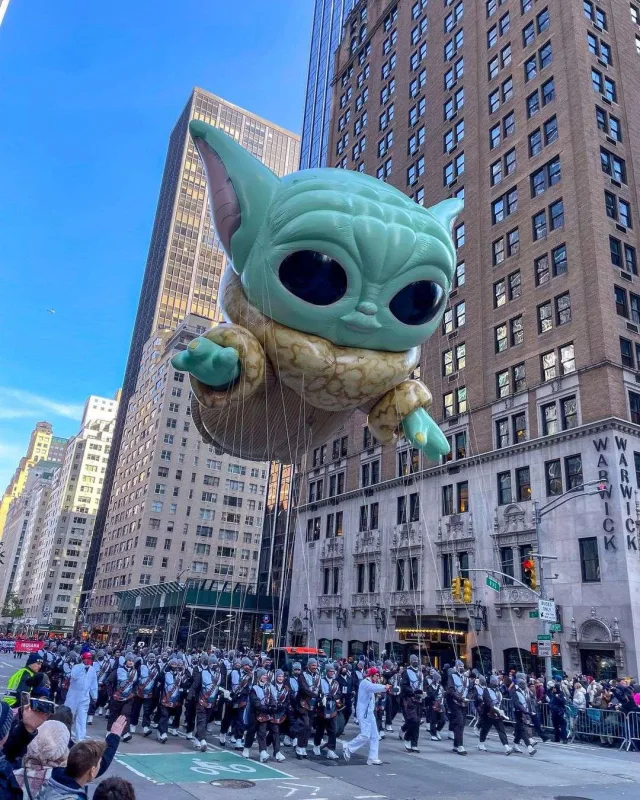 Nyu-Yorkdakı rəngarəng görüntülər hər kəsi meydana yığdı