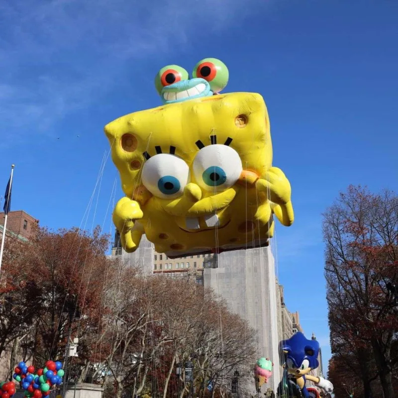 Nyu-Yorkdakı rəngarəng görüntülər hər kəsi meydana yığdı