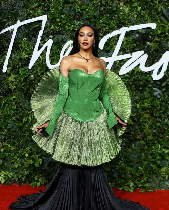 Moda gecəsinin parlayanları - Fotolar