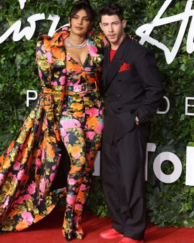 Moda gecəsinin parlayanları - Fotolar