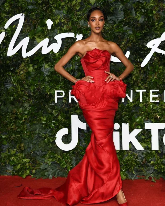 Moda gecəsinin parlayanları - Fotolar