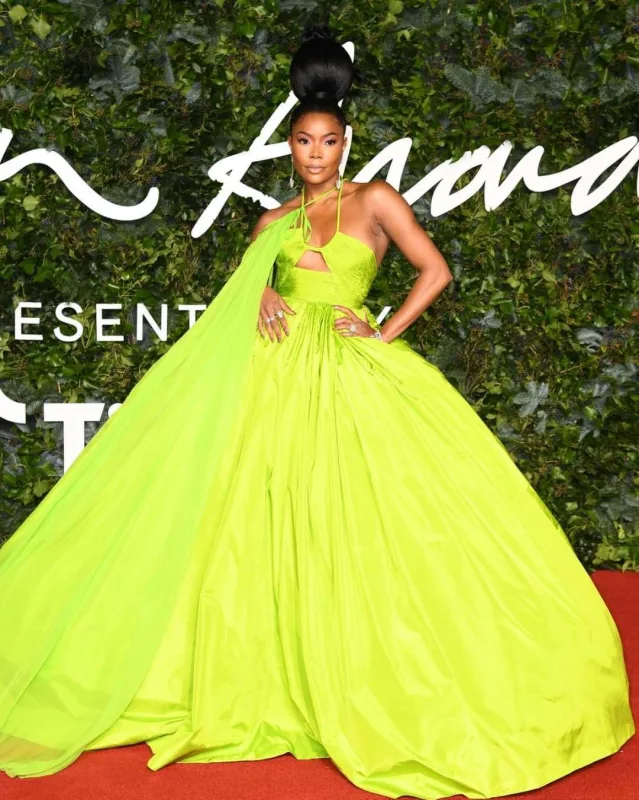 Moda gecəsinin parlayanları - Fotolar