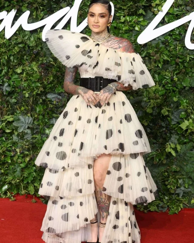 Moda gecəsinin parlayanları - Fotolar