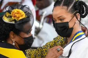 Rihannaya “Milli Qəhrəman” medalı təqdim olundu