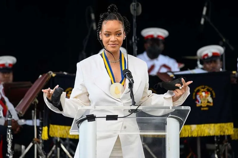 Rihannaya “Milli Qəhrəman” medalı təqdim olundu