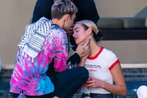 Dua Lipa model sevgilisindən ayrıldı