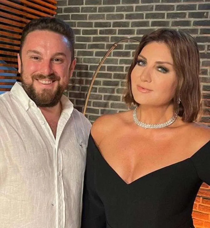 Sibel 120 minlik boyunbağısı ilə gündəmdə