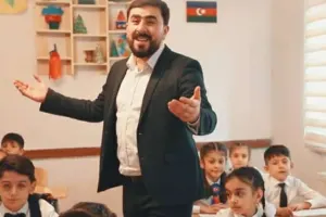Şagirdləri məktəbdə dini klipə çəkdi, tənqid olundu